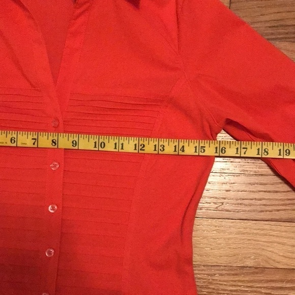 Investments Blouse in tomato Red. Size S Pin tuck detail in front Career wear - Picture 6 of 8